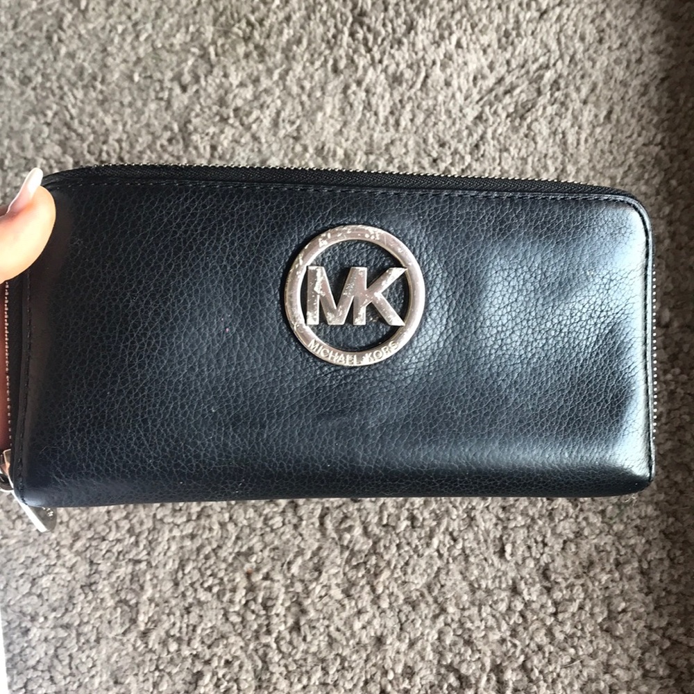 MICHAEL KORS black wallet